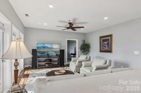 475 S Church ST #E, Hendersonville, NC 28792