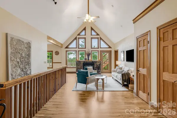 189 Cameron LN, Lake Lure, NC 28746