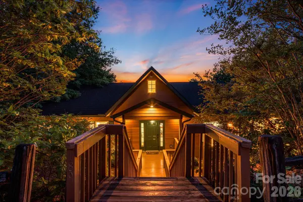189 Cameron LN, Lake Lure, NC 28746