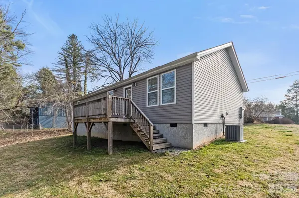 127 Hawthorne DR, Brevard, NC 28712
