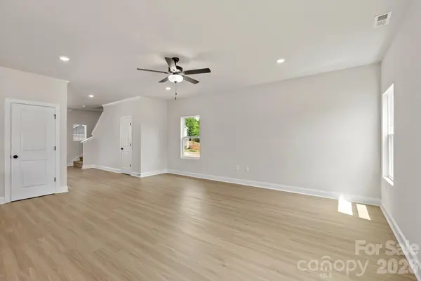 3633 Narrow LN, Charlotte, NC 28215
