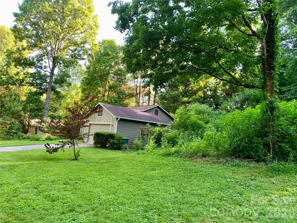 8 Turkey Toe LN, Arden, NC 28704