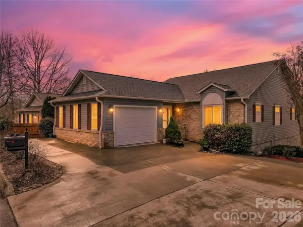 17 Driver CT, Hendersonville, NC 28739