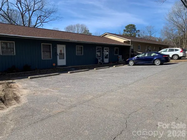 1006 3rd ST SE, Hickory, NC 28602