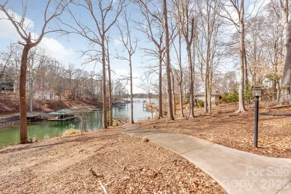 151 Bridlewood DR, Mooresville, NC 28117