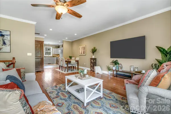 25 Union Chapel RD, Weaverville, NC 28787