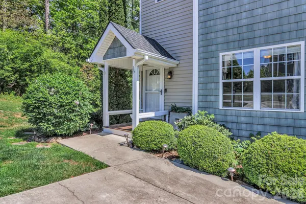 25 Union Chapel RD, Weaverville, NC 28787