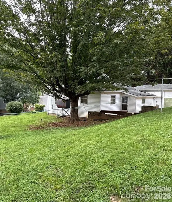 90 Tremont ST, Asheville, NC 28806