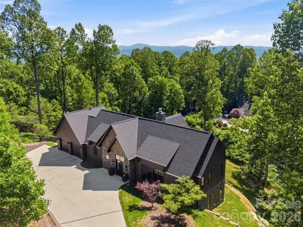 241 Tower CIR, Hendersonville, NC 28739