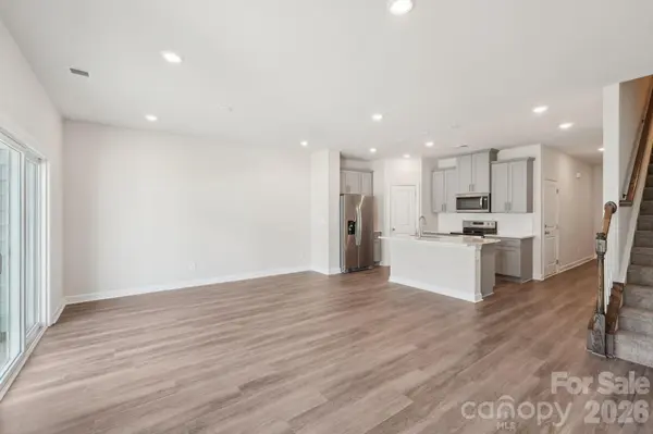 8116 Hidden Springs TRL, Charlotte, NC 28216
