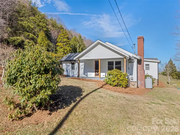 9 Whitted RD, Canton, NC 28716