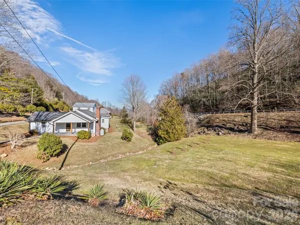 9 Whitted RD, Canton, NC 28716