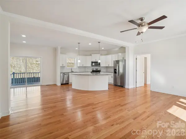 56 Big Branch DR, Mars Hill, NC 28754