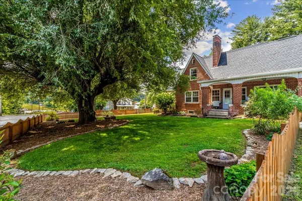 506 W Main ST, Burnsville, NC 28714