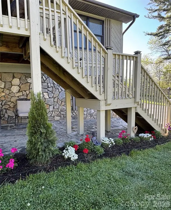 342 Mountain View RD, Burnsville, NC 28714