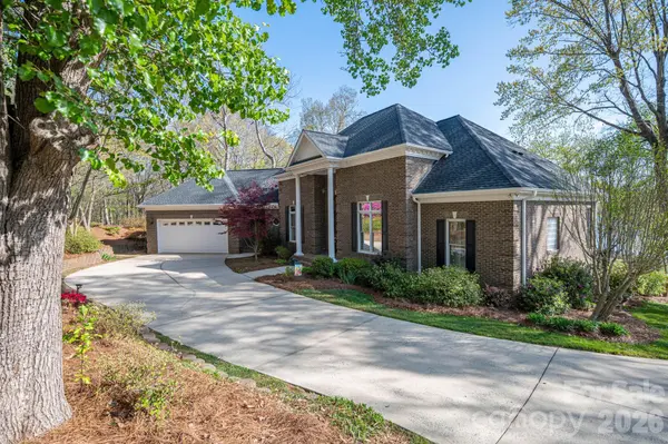 103 Shelter Cove LN, Mooresville, NC 28117