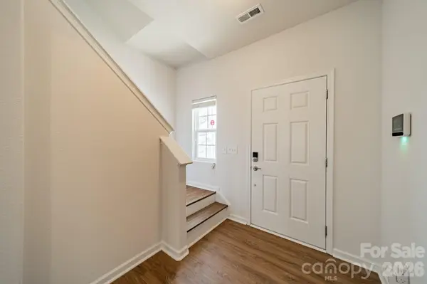 8315 Paw Valley LN, Charlotte, NC 28214