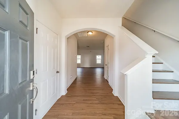 8315 Paw Valley LN, Charlotte, NC 28214