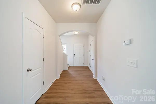 8315 Paw Valley LN, Charlotte, NC 28214