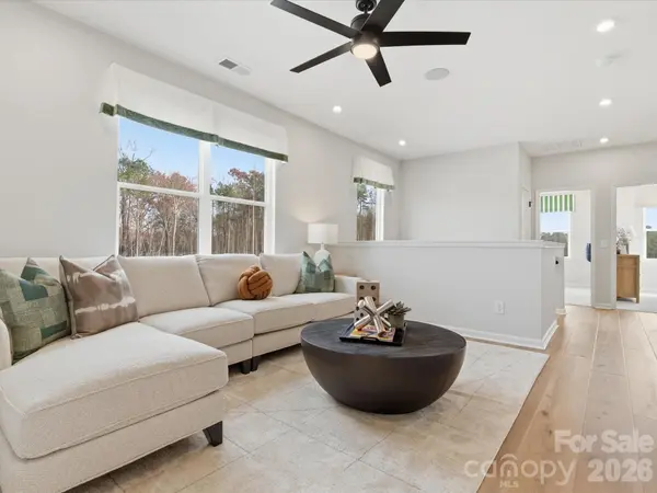 8410 Discovery LN, Charlotte, NC 28216