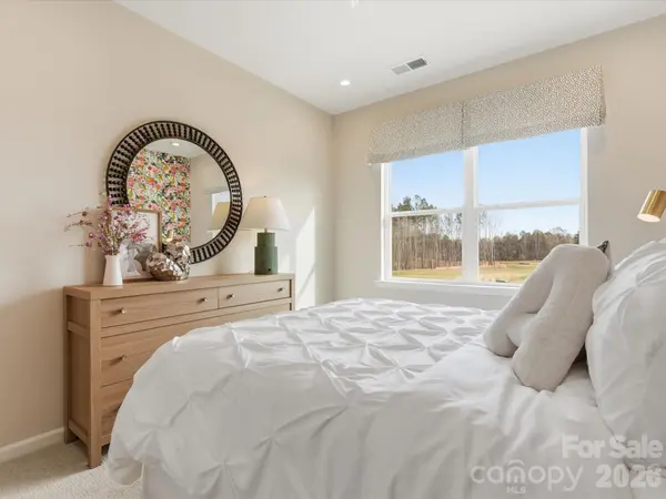 8410 Discovery LN, Charlotte, NC 28216