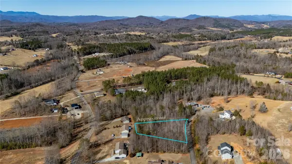 000 Eagles Nest DR #8, Marion, NC 28752