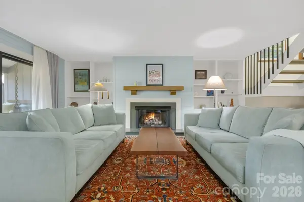 403 Crowfields DR, Asheville, NC 28803