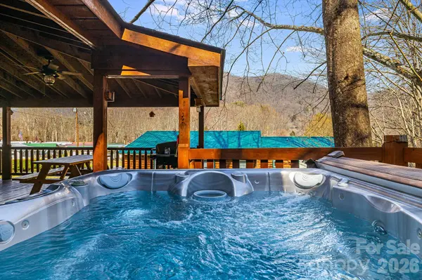 233 Rocky Top RD, Maggie Valley, NC 28751