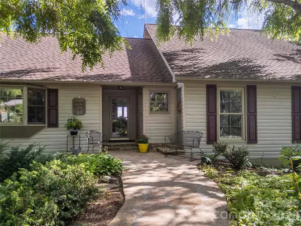 149 Windy Hill CIR, Tuckasegee, NC 28783