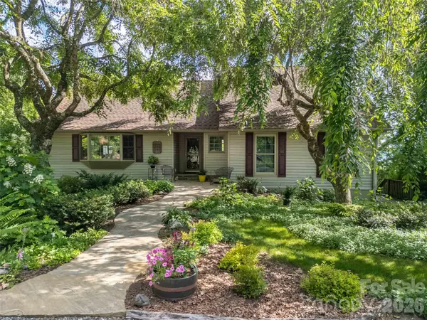 149 Windy Hill CIR, Tuckasegee, NC 28783