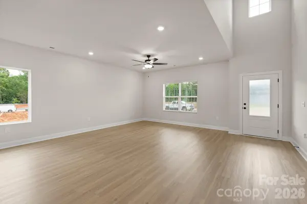 6734 Fairford DR, Charlotte, NC 28215