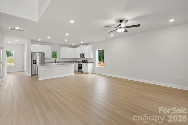 6734 Fairford DR, Charlotte, NC 28215