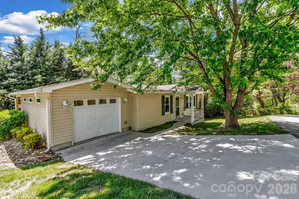 405 Deerfield CT, Hendersonville, NC 28792