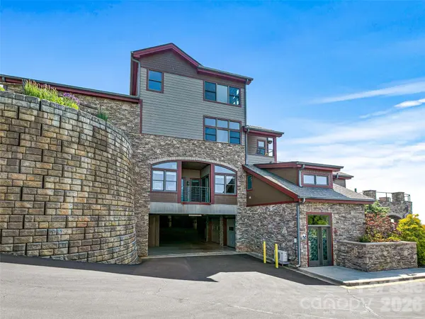 4 Chimney Crest DR #F, Asheville, NC 28806