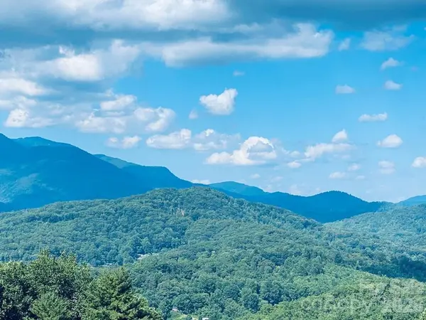 42 Nowhere DR, Sylva, NC 28779
