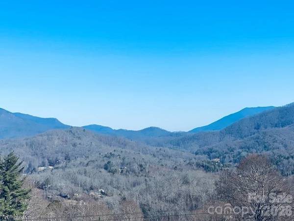 42 Nowhere DR, Sylva, NC 28779