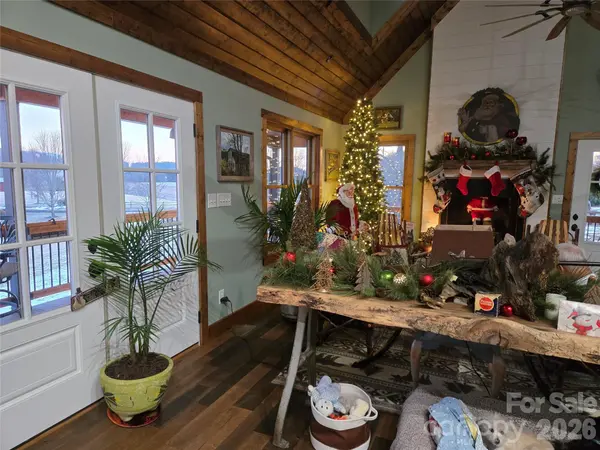 55 Bear Paw LN, Sparta, NC 28675
