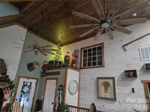 55 Bear Paw LN, Sparta, NC 28675