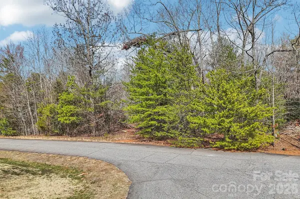 1046 Julius CT, Lenoir, NC 28645