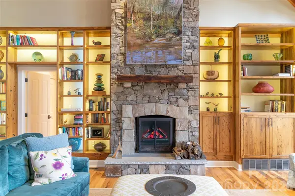 2186 Long Rifle Ridge RD, Nebo, NC 28761