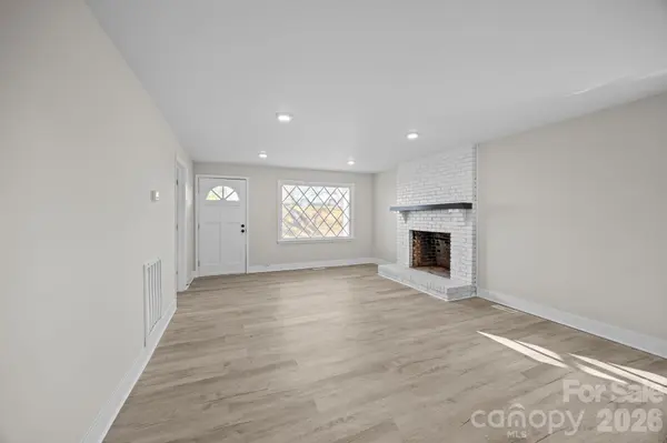 511 E Trade ST, Dallas, NC 28034