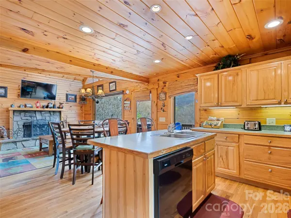 91 Copper Spur RD, Maggie Valley, NC 28751