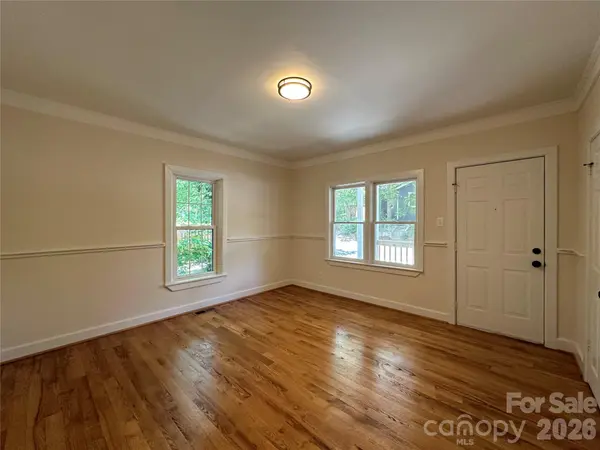 123 State ST, Asheville, NC 28806