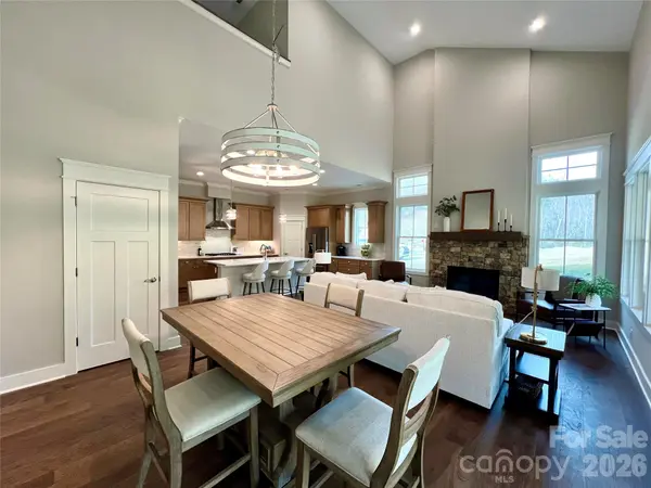 105 Chimney Chase TRL, Hendersonville, NC 28739