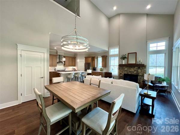105 Chimney Chase TRL, Hendersonville, NC 28739