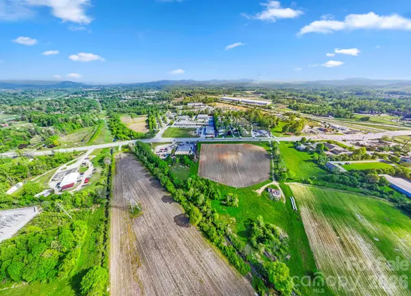 000 Upward RD E, Flat Rock, NC 28731