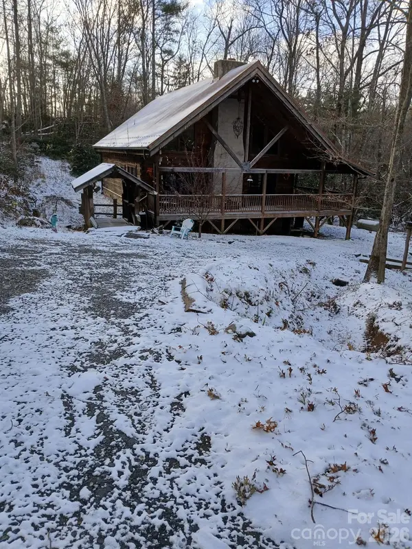 1694 Humpback Mountain RD, Spruce Pine, NC 28777