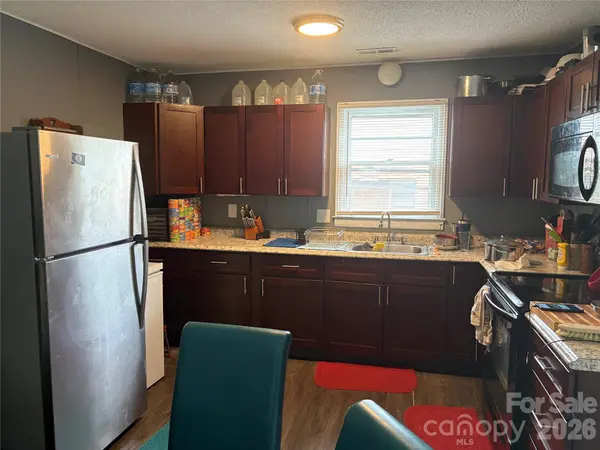 111 Magnolia LN, Lancaster, SC 29720