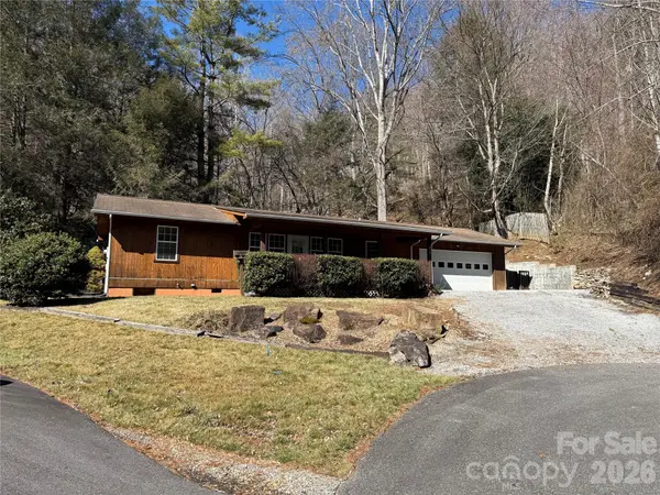 215 Pinellas LN, Waynesville, NC 28785
