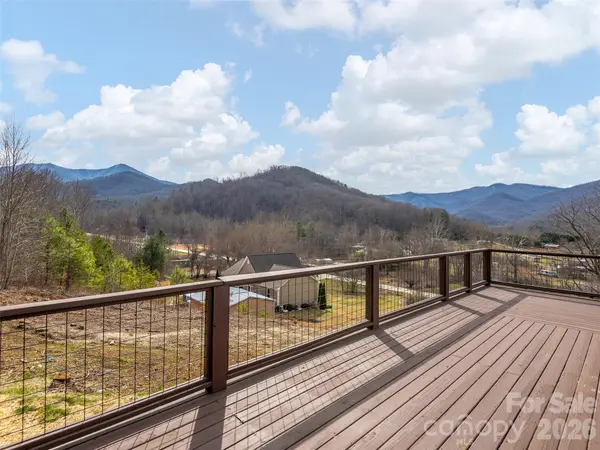 22 Honey Locust LN, Candler, NC 28715